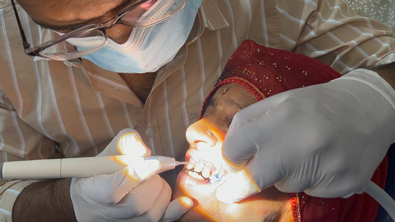 Scaling and periodontal splinting procedure